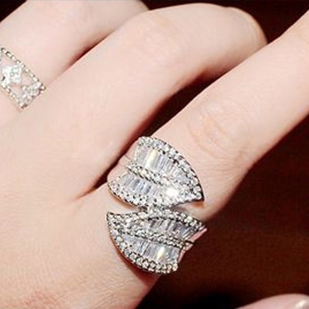 White sapphire cocktail ring - Picture 1 of 4